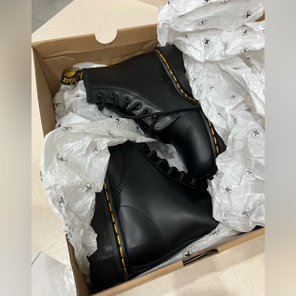 BRAND NEW Dr. Martens 101 Bex smooth boots Black Size 6 - Picture 12 of 12